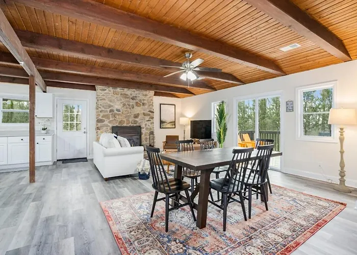 Modern Harpers Ferry Cabin W Hot Tub Deck Wifi