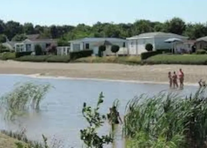 Chalet 426 met airco familiecamping de Tien Heugten Schoonloo Drenthe