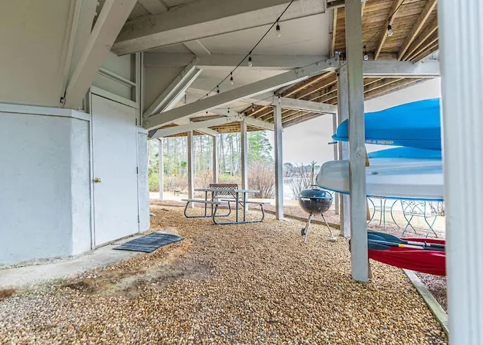 Pinehurst Lakefront Treehouse