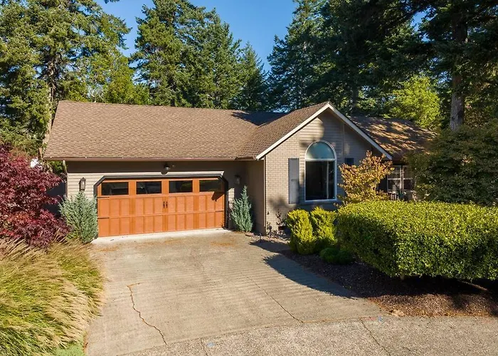 Comfy 4B/2B Home Near Dunes & Ocean! Pet Friendly!