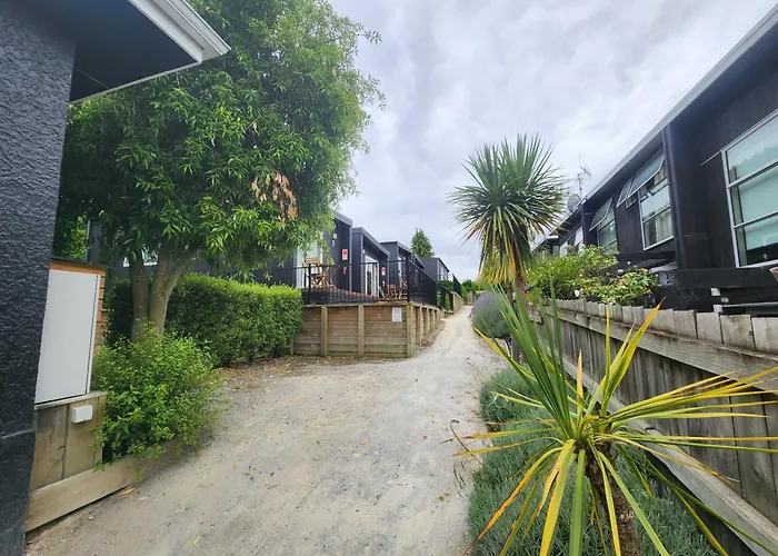 Pet Friendly hotel: Pinewood Queenstown