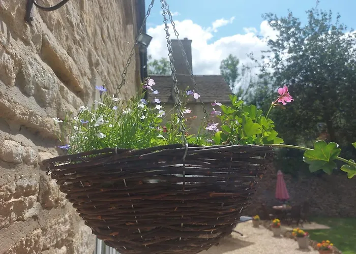 Thames Head Wharf - Historic Cotswold Cottage With Stunning Countryside Views