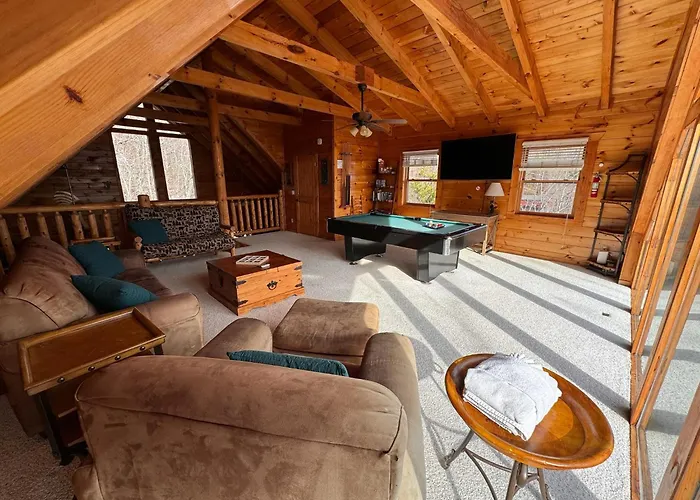 Smoky Paws - Exceptional Cabin, Stunning Mountain Views, Hot Tub, Tranquil, Gigabit Internet, Free L2 Ev