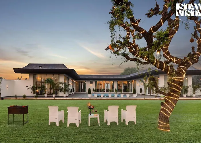 Stayvista'S Kundan Villa - Pet-Friendly Villa With Sprawling Lawn, Outdoor Pool