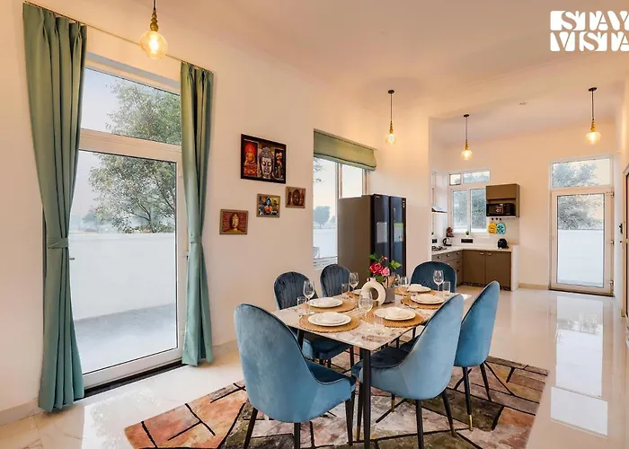 Stayvista'S Kundan Villa - Pet-Friendly Villa With Sprawling Lawn, Outdoor Pool