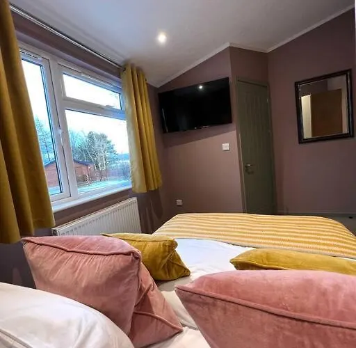 Luxury Lodge With Hot Tub In Royal Deeside