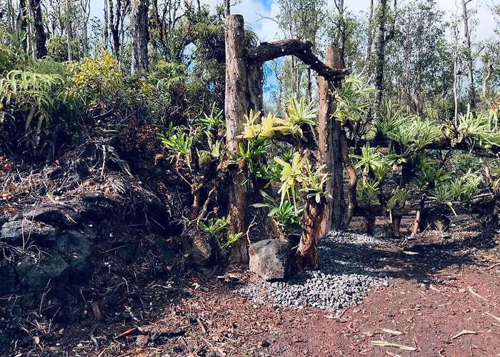 Exotic Garden Cottage At Amazing Volcano Fissure
