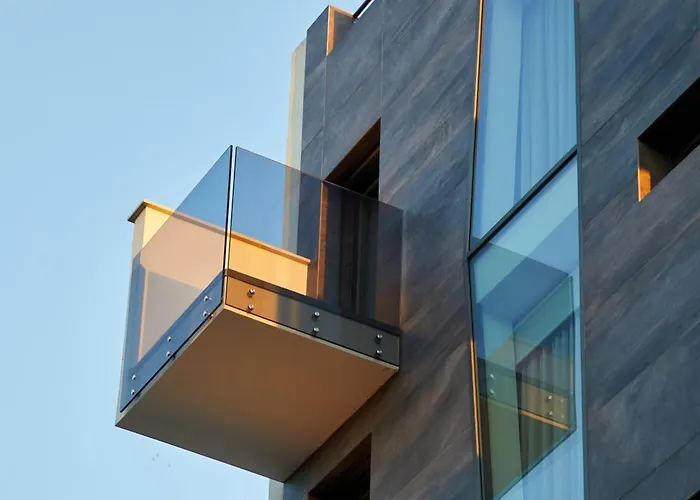  Glass House - Smart Rooms & Parking