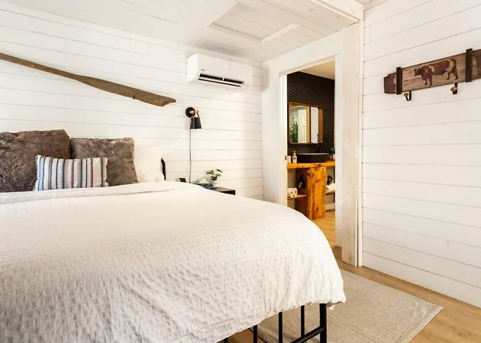 The Old Kettle Cabin With Hot Tub