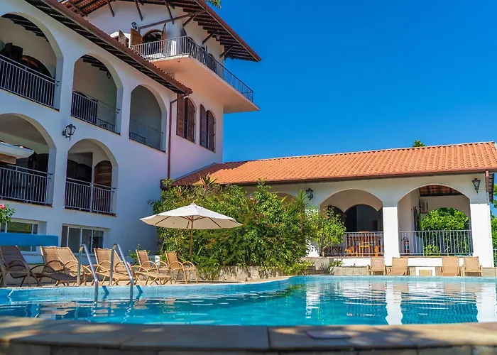Casa luxuosa com 9 quartos e vista pro mar em Ubatuba, até 25 pessoas