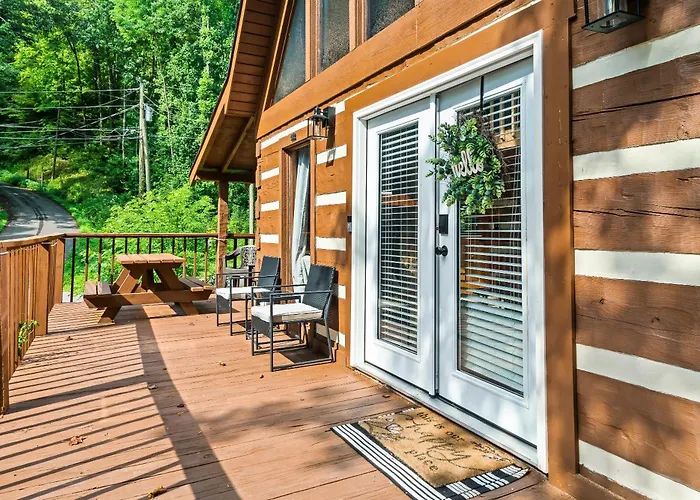 Family Fun Cabin On Bluff Mountain-Hot Tub & Game Room
