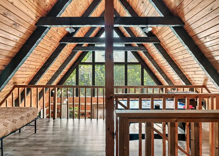 Family Fun Cabin On Bluff Mountain-Hot Tub & Game Room