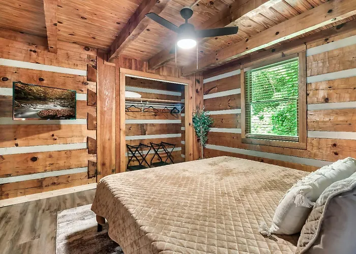 Family Fun Cabin On Bluff Mountain-Hot Tub & Game Room