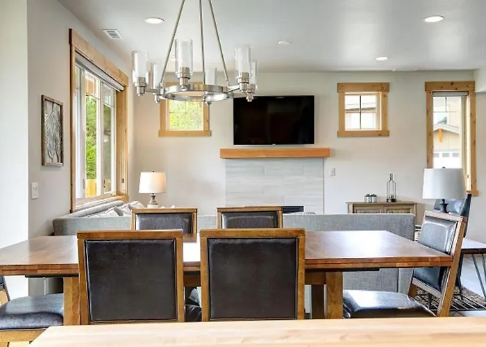 Golf Views And Suncadia Pool Access