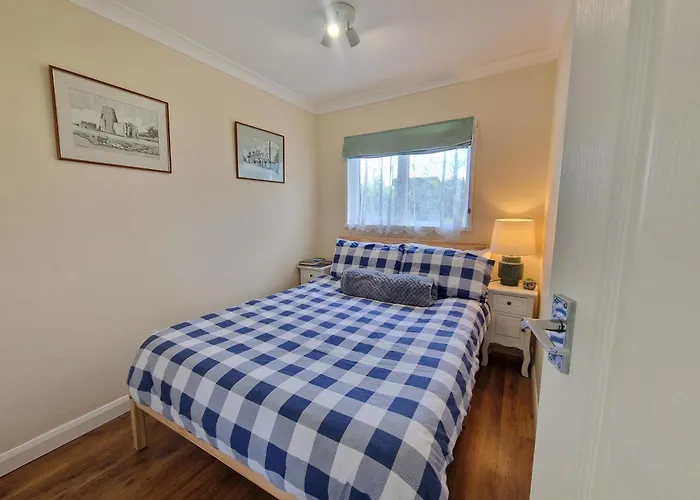 169 Broadside Holiday Chalet Near Broads & Beaches