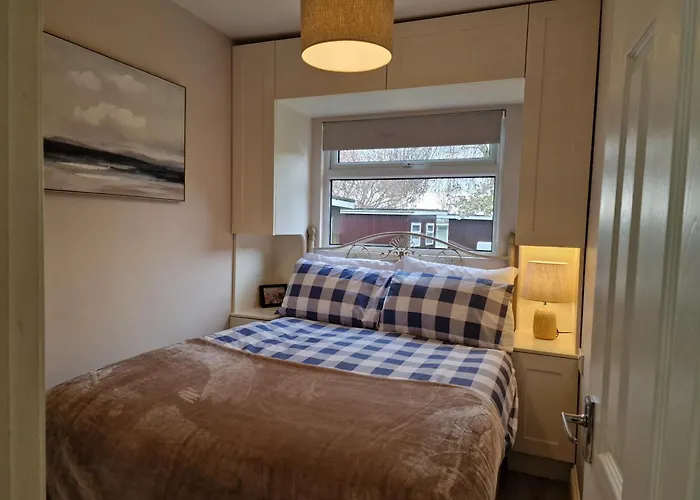 28 Broadside Holiday Chalet Near Broads & Beaches