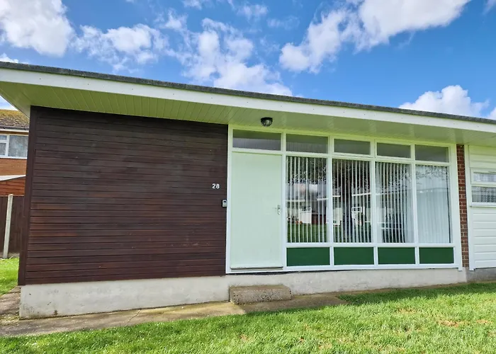 28 Broadside Holiday Chalet Near Broads & Beaches