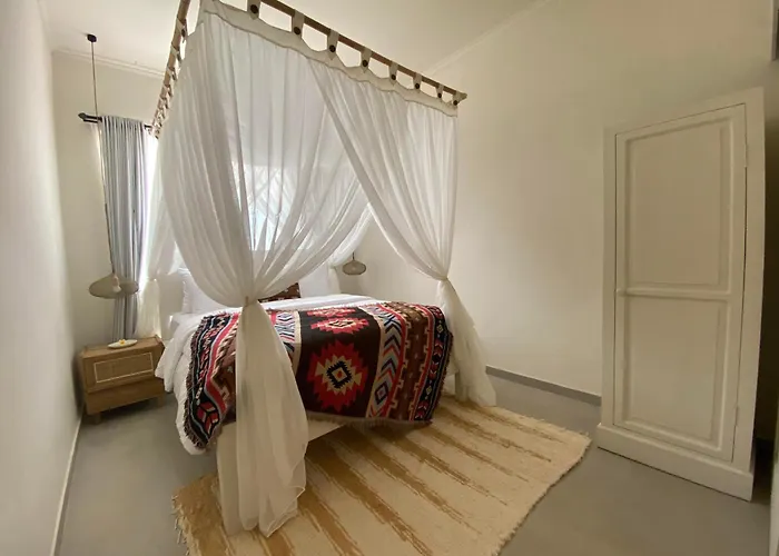 Villa El Nis - Legian - 4 Bedroom - 4 Bathroom - Luxury