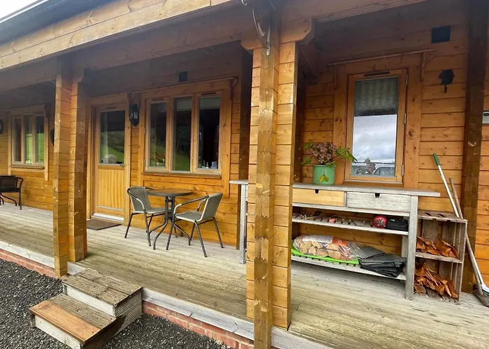 Blossom Cabin - Little Log Cabin In Wales