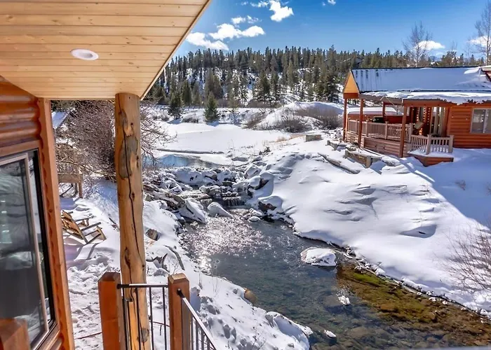 2Br Riverside Chalet Near Trails