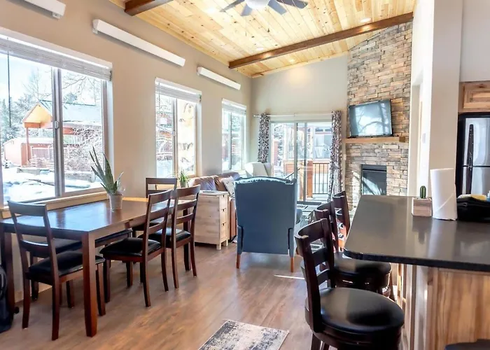 2Br Riverside Chalet Near Trails