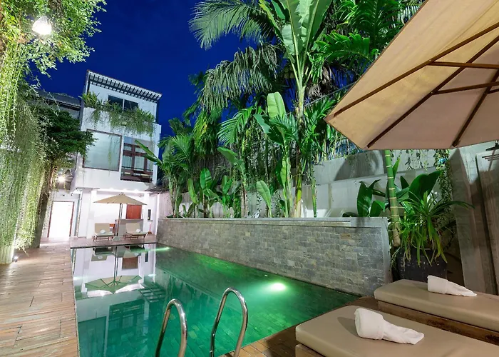 Hotels with pool Victoria Central Residence