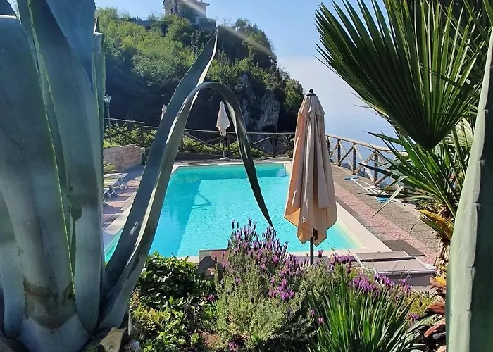 Hotel Con Piscina La Cicogna