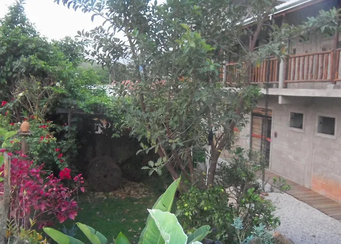 Hotel com piscina: Pousada Rota dos Pássaros