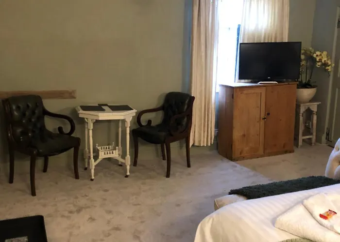 The Walnuts Country House
