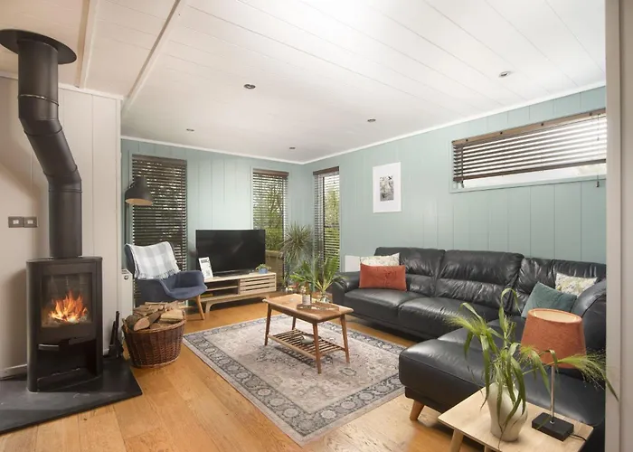 Blackbird Lodge, Strawberryfield Park - Free Parking, Hot Tub, Pets Allowed