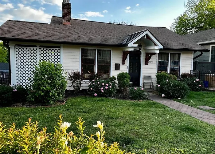 Nashville Fatherland Cottage