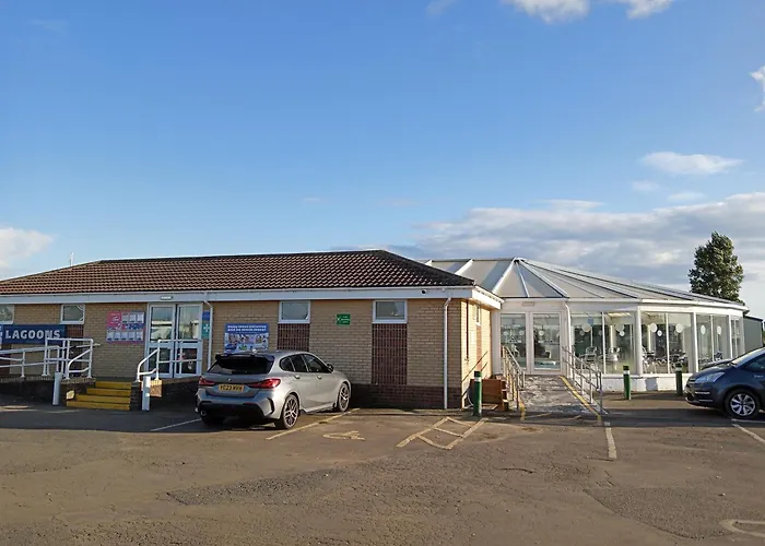Caravan - Sleeps 8 - Pets Ok - Parking - Site Pool