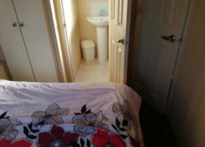Caravan - Sleeps 8 - Pets Ok - Parking - Site Pool