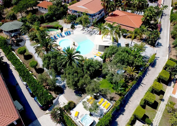 Costa Real - Garden Retreat With Private Beach, Pet Friendly