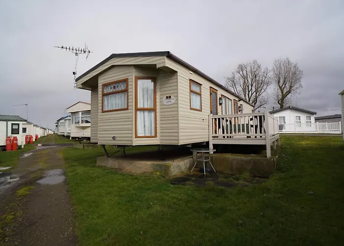 Caravan-Sleeps 5-Pets Ok-Parking-Linen Incl