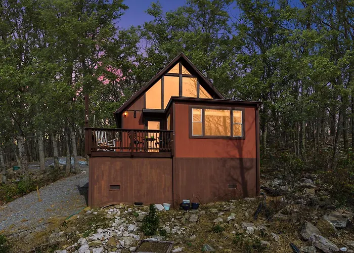 Mountain Chalet W Hot Tub & Private Balcony
