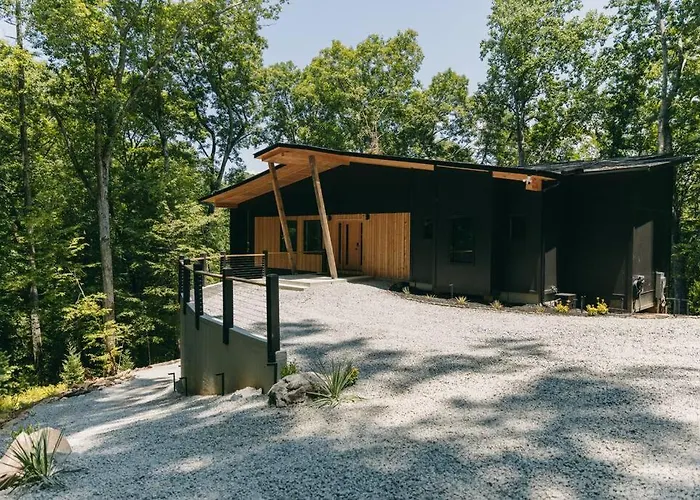 Modern Luxury Cabin With Hot Tub On River