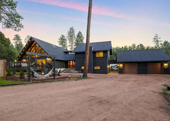 Cozy Modern Chalet In Strawberry