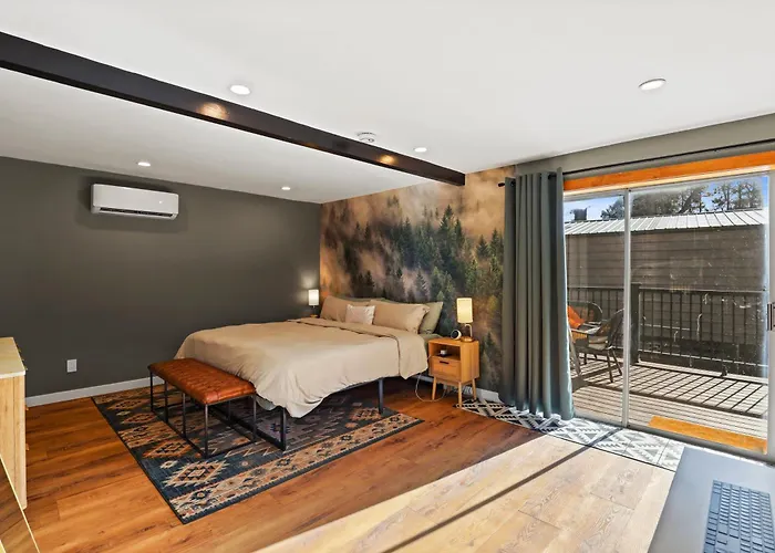 Cozy Modern Chalet In Strawberry