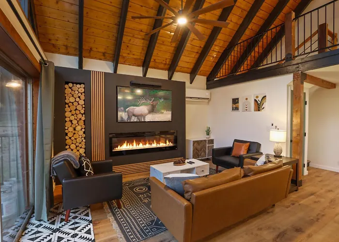 Cozy Modern Chalet In Strawberry