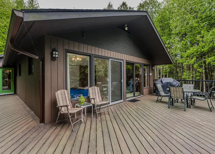 Tgif - Serene Waterfront Retreat