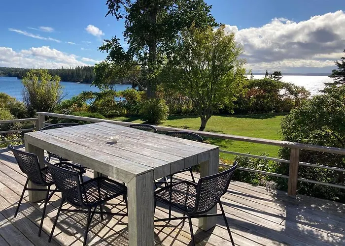 Private Waterfront Luxury With Hot Tub And Barrel Sauna