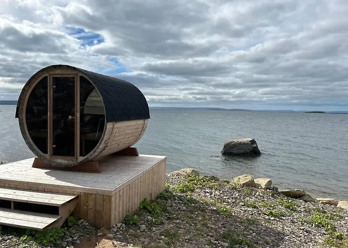 Private Waterfront Luxury With Hot Tub And Barrel Sauna