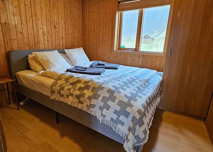 Cozy Cabin Near Golden Circle - Private Hot Tub