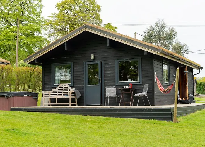 Chalet Lodge 6 - Hot Tub Lodge By Interhome