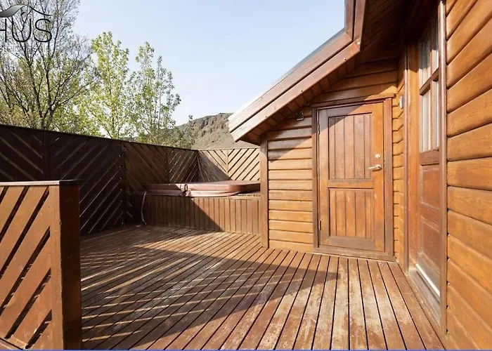 Cozy Cabin Near Golden Circle - Private Hot Tub