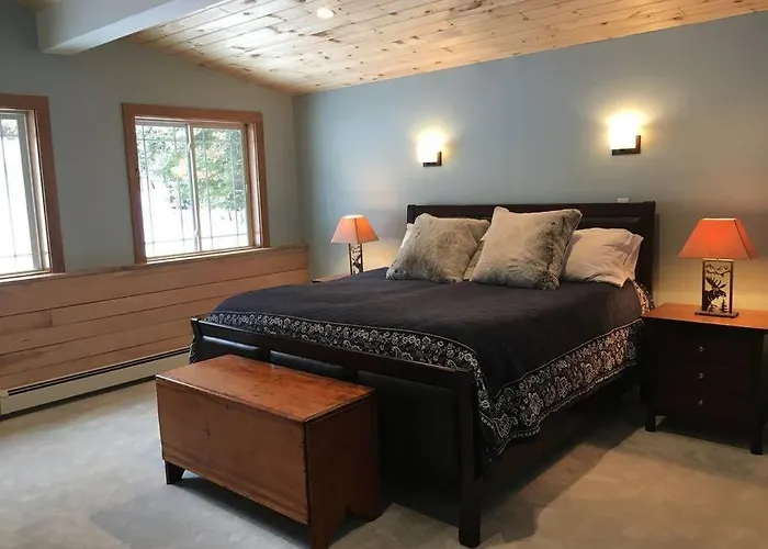 3 Bedroom Winter Chalet 10 Minutes From Stratton Mt And Mt Snow