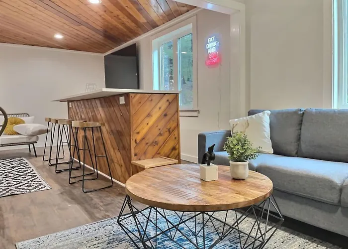 Bearhaus Central Ac, Huge Hot Tub, Awesome Firepit