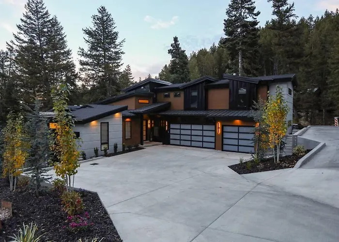 Park City Pines Retreat Sleeps 22!