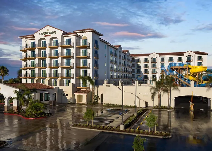 Courtyard By Marriott Anaheim Theme Park Entrance